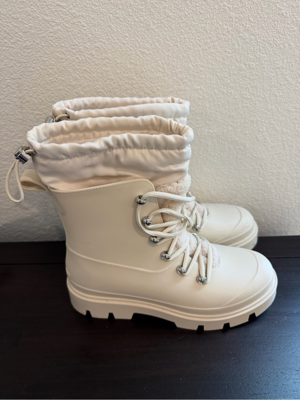 Marc Fisher LTD Freely Waterproof Women’s Cream Lace-Up Winter Boots size 7